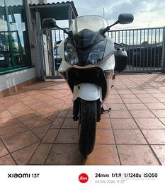 Honda VFR 800 con borse e gomme nuove