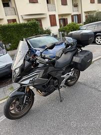 CFMOTO 700MT ABS - 1.400 km + TRIS BORSE