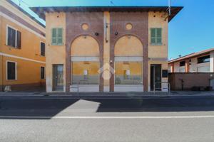 NEGOZIO A BASSANO BRESCIANO