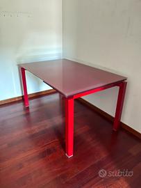 Tavolo rosso
