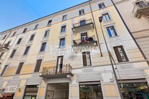 Bilocale stile loft nuovo con travi e mattoni a vi