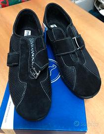 Scarpe da ginnastica, sandali nuovi
