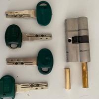 Serratura per porta blindata