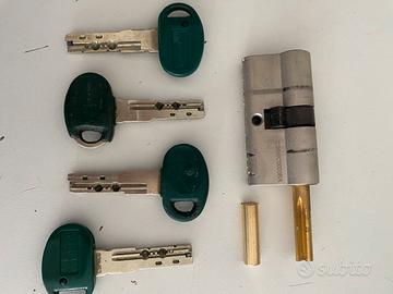 Serratura per porta blindata