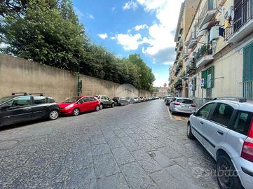 2 LOCALI A NAPOLI