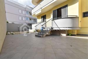 APPARTAMENTO CON SPAZIO ESTERNO