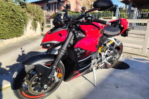 Ducati streetfighter V2