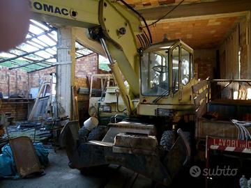 Escavatore gommato Hydromac hg95