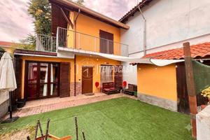 BILOCALE SU DUE LIVELLI CON TERRAZZO E AREA ESTERN