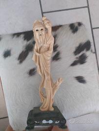 statua orientale 