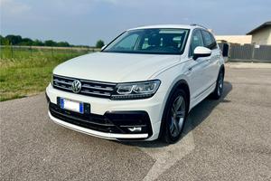 Volkswagen Tiguan 2.0 tdi DSG R-line