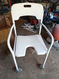 Sedia con ruote certificata per anziani ,com freni