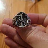 3 anelli con ancora, "R" e lupo