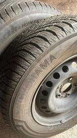 Pneumatici invernali completi di cerchi 215/65/R16