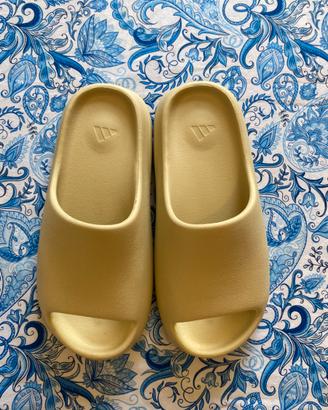 Adidas Yeezy Slide Beige