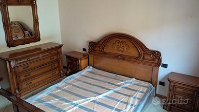 Camera da letto completa in stile classico 