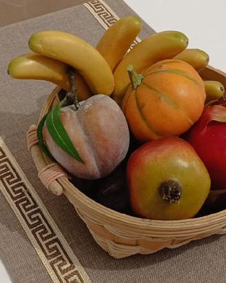 Composizione frutta artificiale realistica