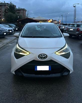 Toyota Aygo Connect 1.0 VVT-i 72 CV 5 porte x-cool