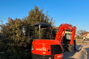 E214 ESCAVATORE HITACHI 35 Q