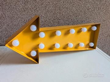 insegna luminosa freccia arrow led gialla 50 cm