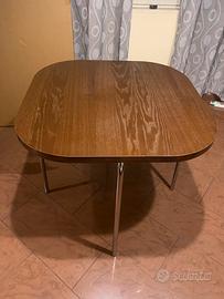 Tavolo quadtato angoli arrotondati Ikea