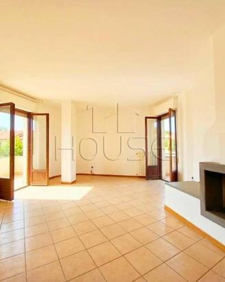Appartamento di 150 m² con più di 5 locali e box a