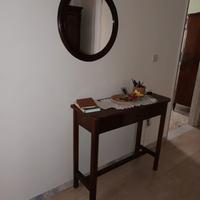 tavolino e specchio per ingresso