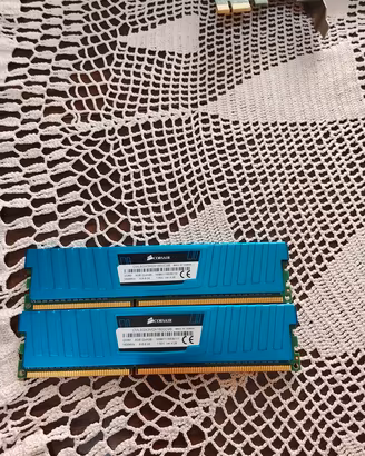16gb ram desktop Corsair 2x8gb ddr3 con dissipator