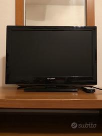 Televisore sharp con telecomando universale