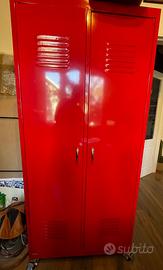 Guardaroba loft Maison du Monde rosso con rotelle