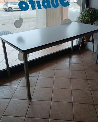 Tavoli,vetrinette e sgabelli arredamento