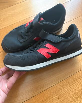 New Balance scarpe nere e rosse con velcro 35