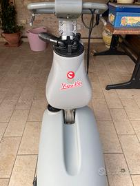 Macchina per pulire i pavimenti