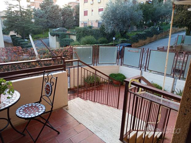 Trilocale con terrazzo in zona residenziale