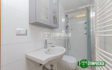 Monolocale arredato con cucina abitabile separata