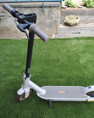 Monopattino Segway Ninebot KickScooter MAX G30LE