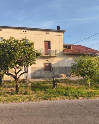 Casa Indipendente su 2 livelli con Giardino