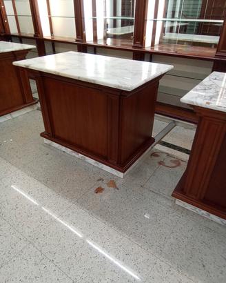 banchi cassa e arredamento per negozi farmacie, 