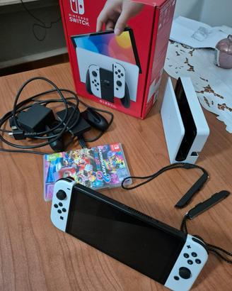 Nintendo Switch Oled + Mario Kart 8 Deluxe 
