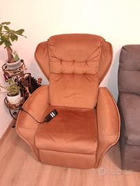 POLTRONA CON TELECOMANDO