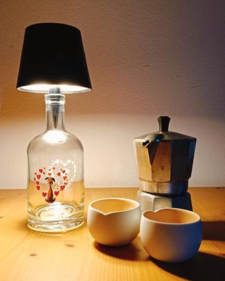 Lampada fatta con bottiglia riciclata