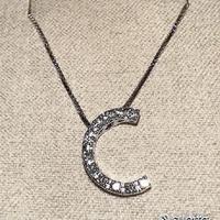 COLLANA LETTERA C IN ORO BIANCO 18kt. E DIAMANTI