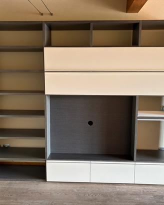 Mobile TV e libreria in legno