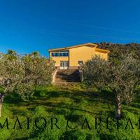 Posada | Spaziosa casa colonica con terreno e vist