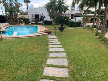 Prestigiosa villa unif. rifinita piscina e giardin