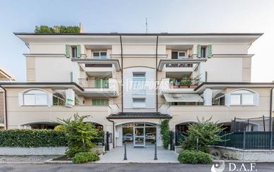 Elegante attico su 2 livelli a Montale