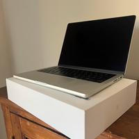 Macbook Pro 14” M3 Pro 18gb Ram 512gb SSD