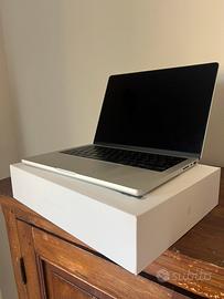 Macbook Pro 14” M3 Pro 18gb Ram 512gb SSD