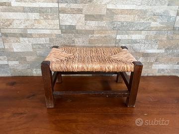 Sgabello basso poggiapiedi struttura in legno