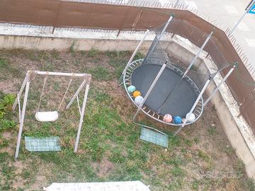 Set giochi da giardino altalena  e trampolino 
